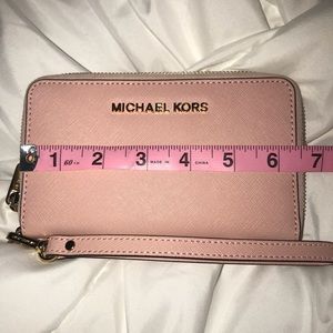 Micheal kors RHEA Zip wallet / wristlet